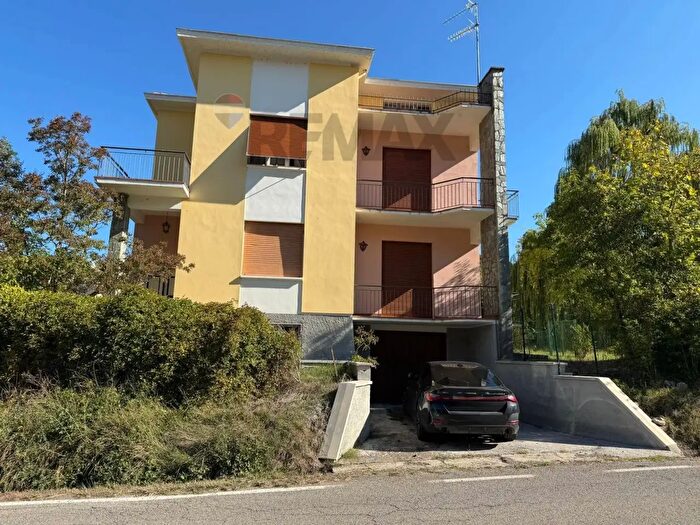 Appartamento trilocale in vendita in Via Roma, Pellegrino Parmense