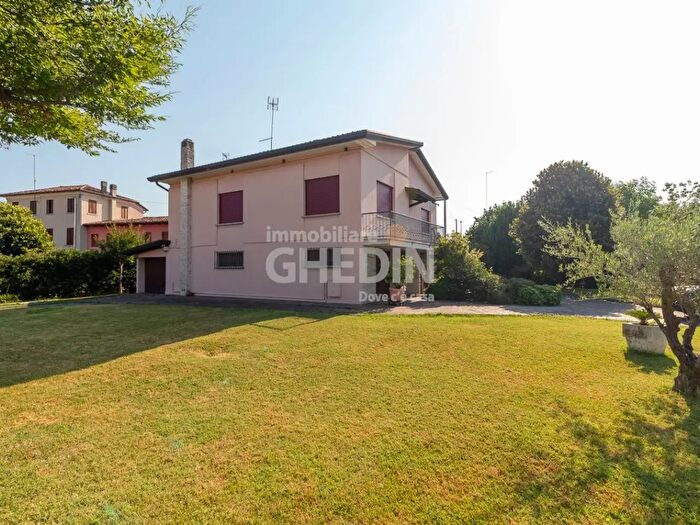 Casa con 8 locali in vendita in Conegliano