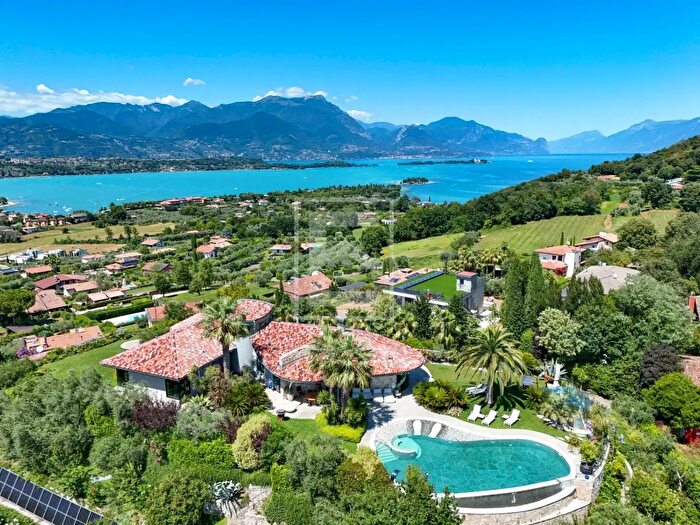 Casa con 10 locali in vendita in Via Trieste, Manerba Del Garda
