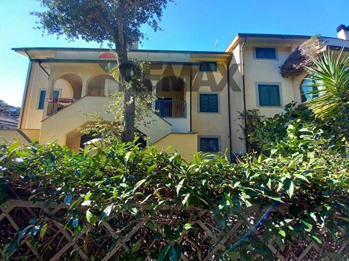 Casa quadrilocale in affitto in via Porto Venere, Fregene, Fiumicino