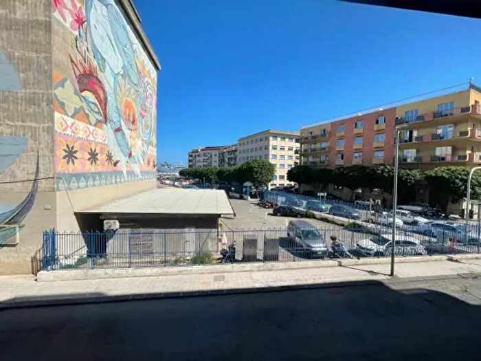 Appartamento trilocale in affitto in Via Magazzini Generali, Messina