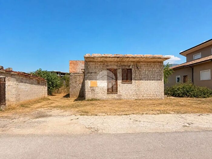 Casa quadrilocale in vendita in Via Sant' Andrea, Avezzano