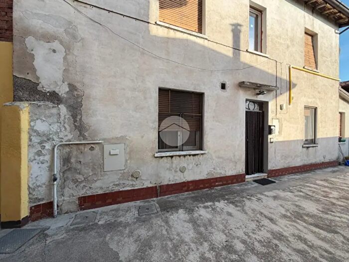 Casa trilocale in vendita in Piazza Ippolito Calini, Mairano