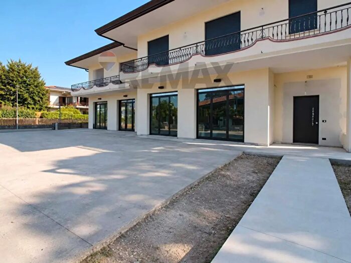 Appartamento con 10 locali in vendita in Via Roma, Salgareda
