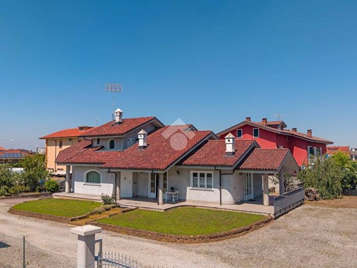 Casa con 6 locali in vendita in via vecchia di cuneo, Centro, Busca