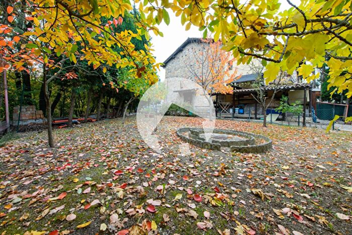 Casa con 8 locali in vendita in Via Casella, Viano