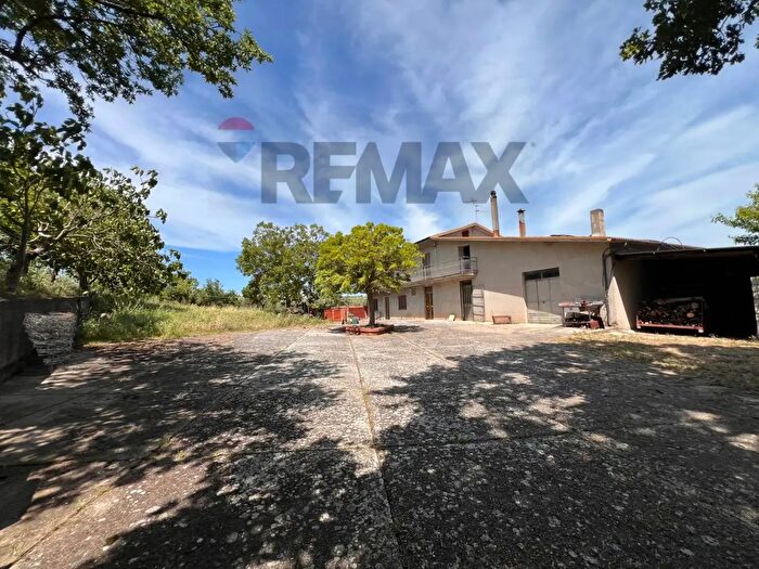 Casa con 8 locali in vendita in Cda Pescare Snc, Fragneto Monforte