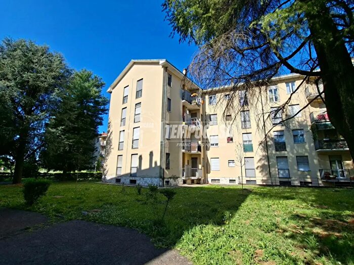 Appartamento trilocale in vendita in Via Italia N, Cesate