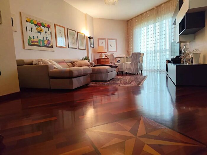 Appartamento trilocale in vendita in Via Fratelli De Filippo, Bari