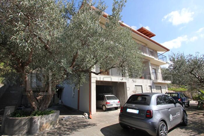 Casa con 5 locali in vendita in Via Vence, Zumpano