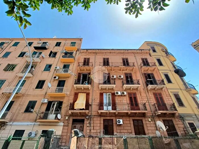 Appartamento bilocale in vendita in Via delle Cliniche, Palermo