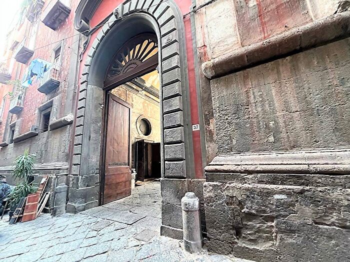 Appartamento bilocale in affitto in Via Atri, Centro Storico, Napoli