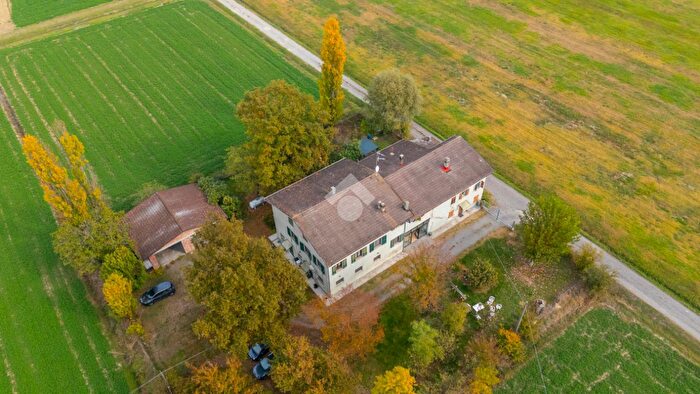 Casa con 5 locali in vendita in Via Felesino, Reggio Emilia