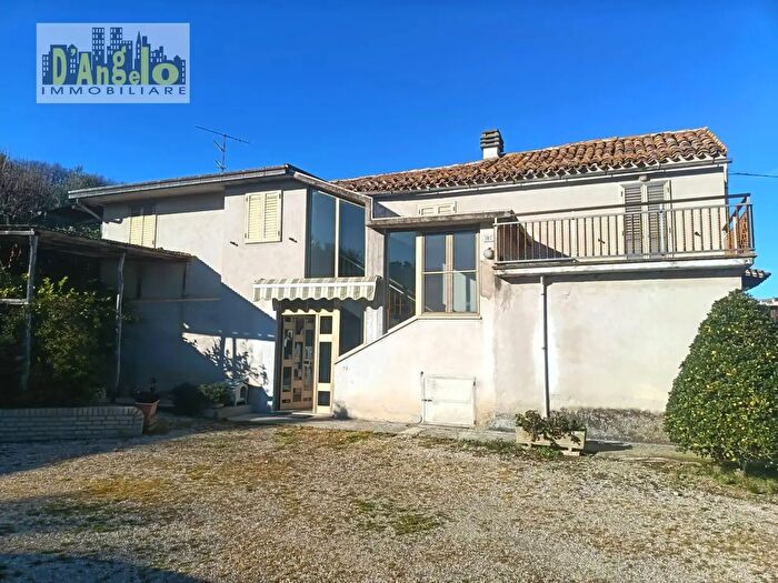 Casa con 7 locali in vendita in Contrada Lava, Offida