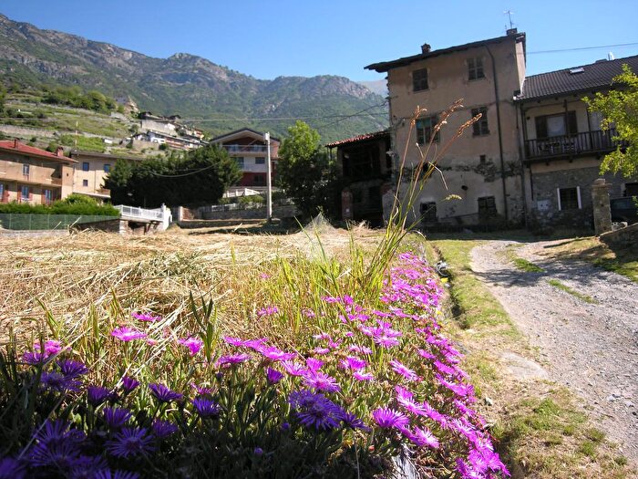 Casa con 10 locali in vendita in Località Breton, Chatillon