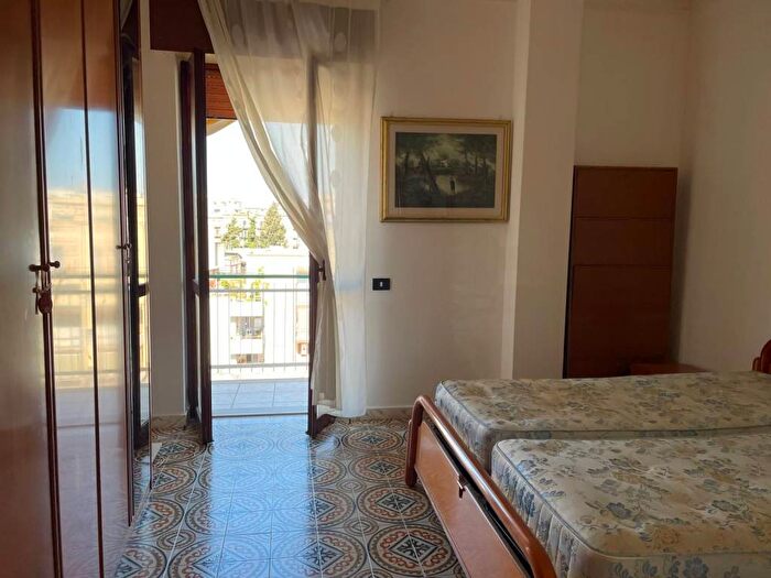 Appartamento bilocale in affitto in Via Trieste, Tre Carrare, Taranto