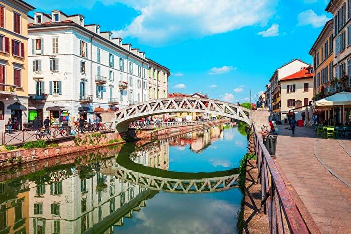 Appartamento trilocale in affitto in Alzaia Naviglio Grande, Navigli Darsena, Milano