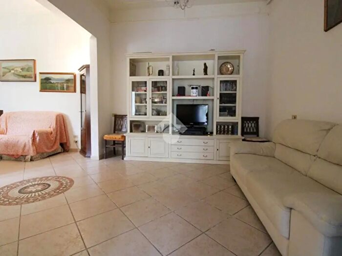 Casa con 9 locali in vendita in Via Vincenzo da Filicaia, Prato