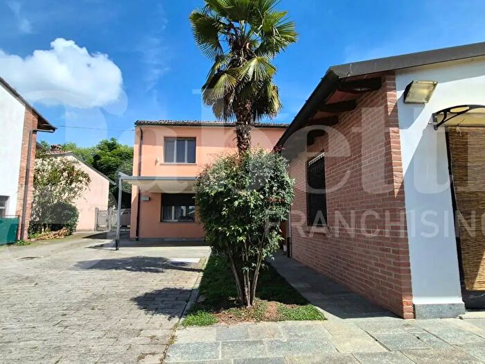 Casa con 5 locali in vendita in Via Santi, Monticelli DOngina