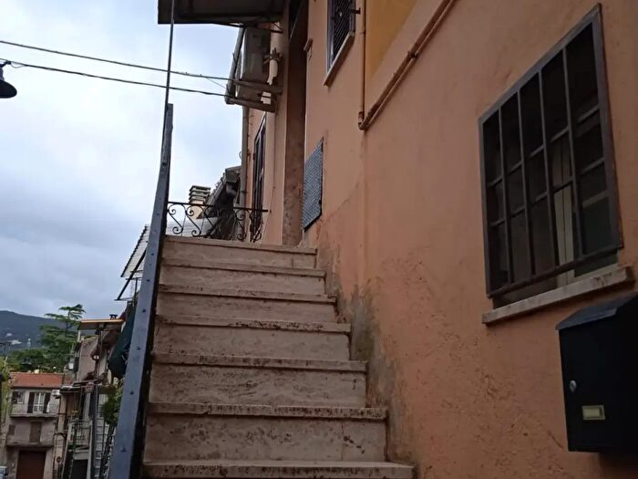 Appartamento bilocale in affitto in Via Benedetto Cairoli, Moricone