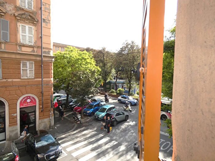 Appartamento con 6 locali in vendita in Via Giovanni Torti, Genova