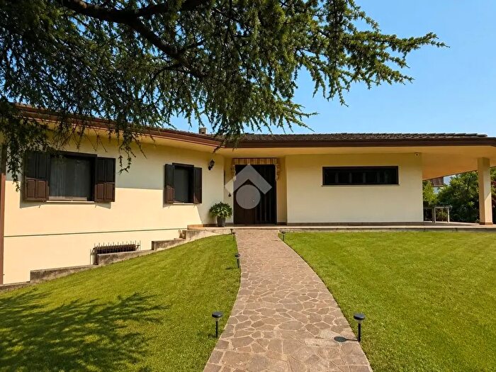 Casa quadrilocale in vendita in Via Fabio Filzi, Fontanafredda