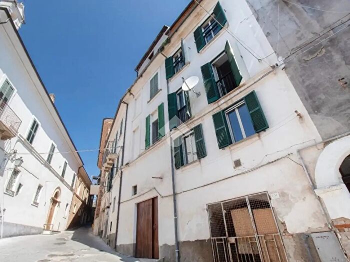 Appartamento trilocale in vendita in Via XX Settembre, Loreto Aprutino
