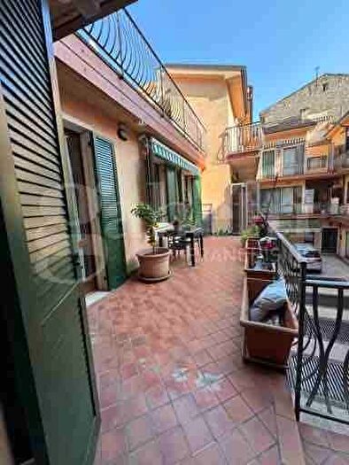 Appartamento con 5 locali in affitto in Lungadige Porta Vittoria, Veronetta, Verona