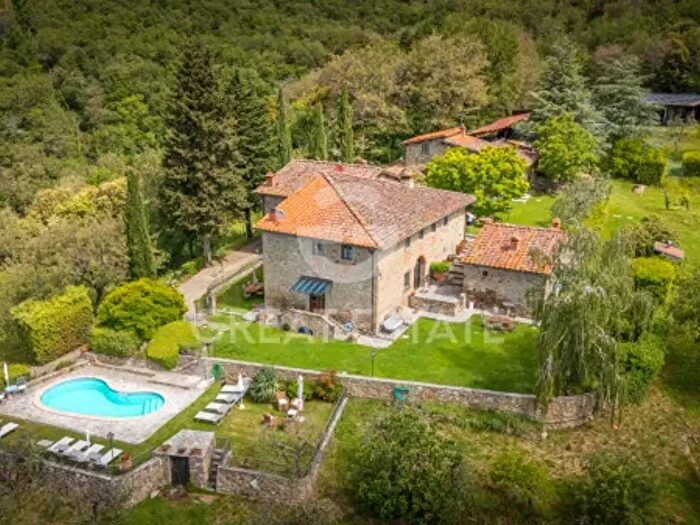 Casa con 6 locali in vendita in Viale dé Gasperi, Loro Ciuffenna