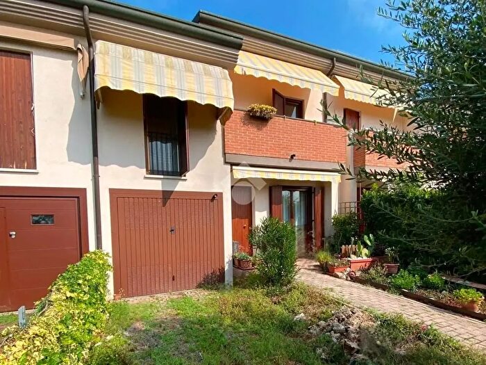 Casa quadrilocale in vendita in Via Via Giordano, Conselve