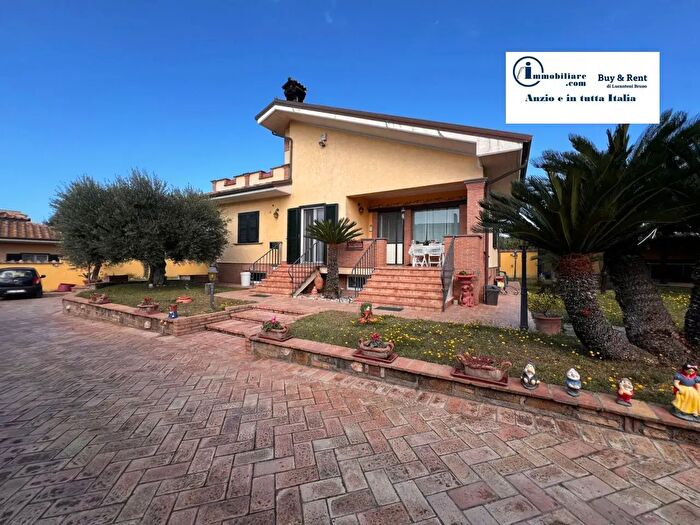 Casa con 7 locali in vendita in Via Colle Oppio, Anzio