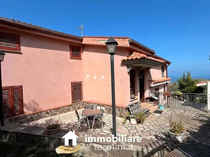 Casa con 7 locali in vendita in Termini Imerese