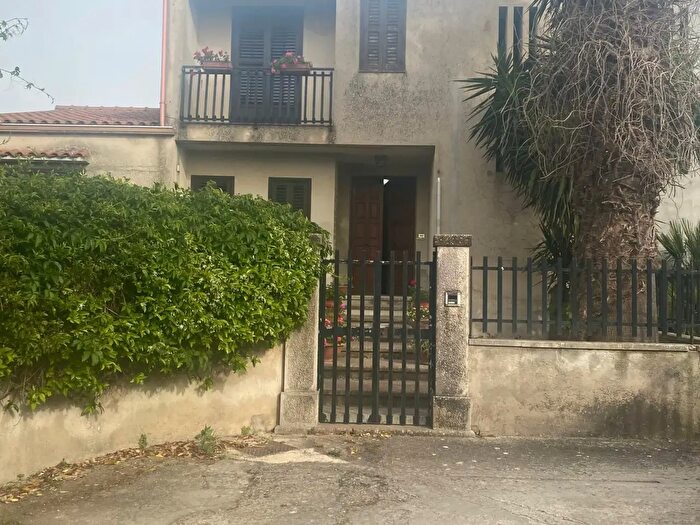 Casa con 5 locali in vendita in Via Sorda Scicli a, Modica