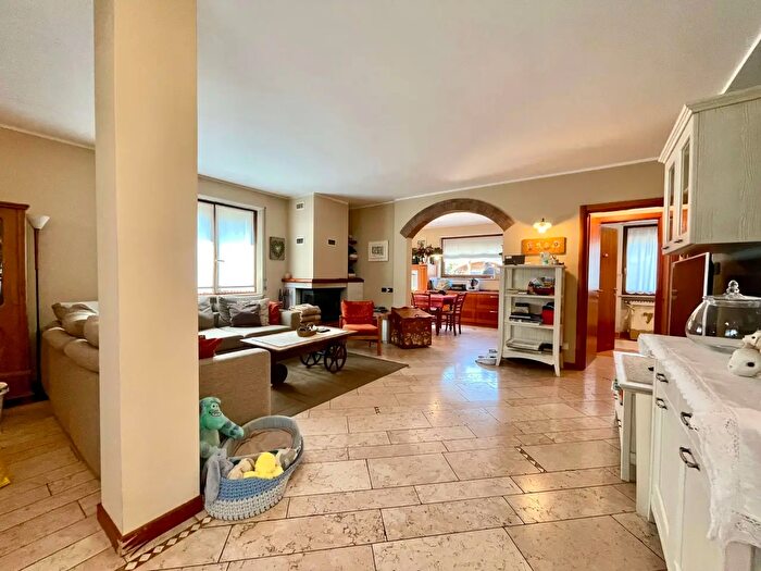 Casa con 5 locali in vendita in Sommacampagna