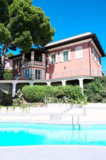 Casa con 6 locali in vendita in Via Roma, Ventimiglia