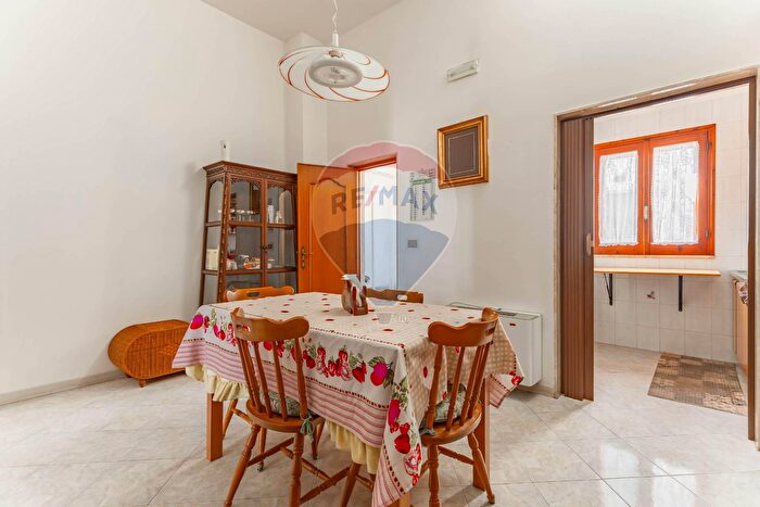 Casa trilocale in vendita in Via Trento, Mola Di Bari