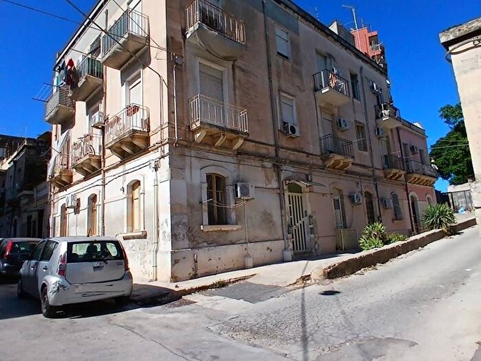 Appartamento bilocale in affitto in Via Monfalcone, Borgata Santa Lucia, Siracusa