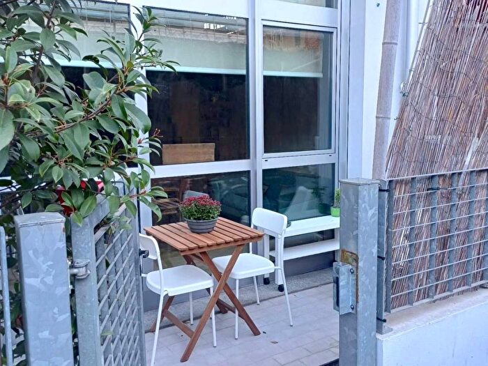 Appartamento bilocale in affitto in Alzaia Naviglio Grande, Navigli Darsena, Milano
