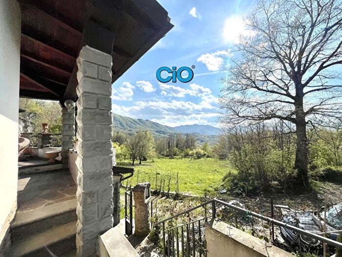 Casa con 6 locali in vendita in Camugnano