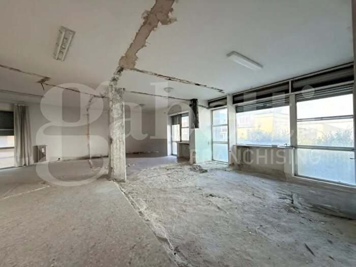 Appartamento quadrilocale in vendita in Via Salandra, Lecce