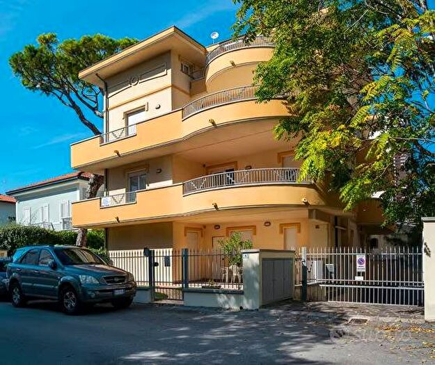 Appartamento trilocale in affitto in Viale Ponchielli Riccione Rn Italia, Alba Mare, Riccione
