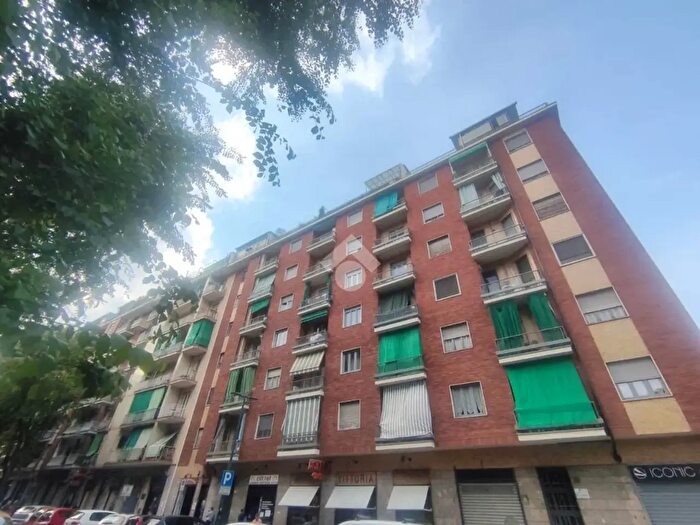 Appartamento trilocale in vendita in Via Breglio, Torino