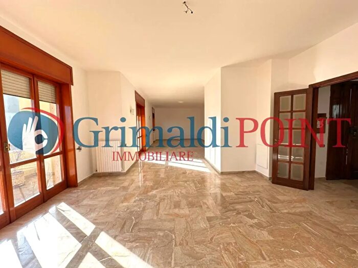Appartamento con 9 locali in affitto in Via Francesco De Mura, Lecce
