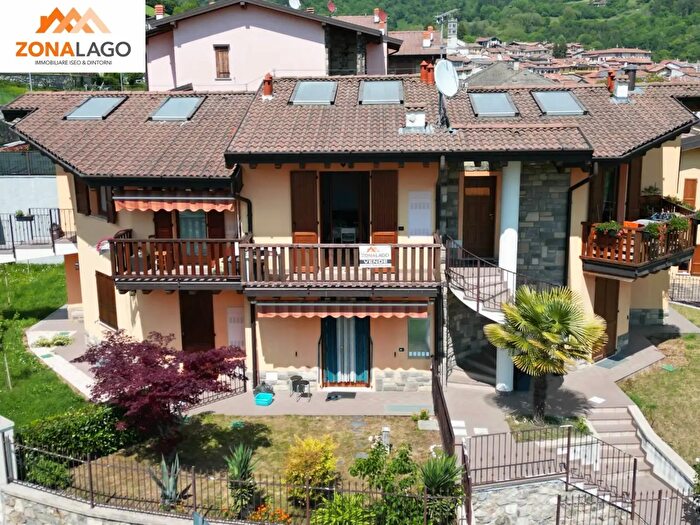 Appartamento bilocale in vendita in Via Belvedere, Zone