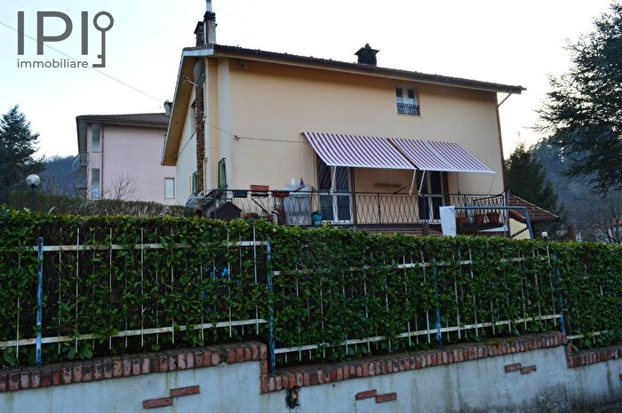 Casa con 8 locali in vendita in Via Don Spertino, Pontinvrea
