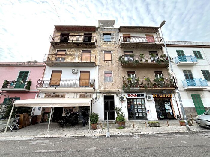 Appartamento con 5 locali in vendita in Via Perpignano, Palermo