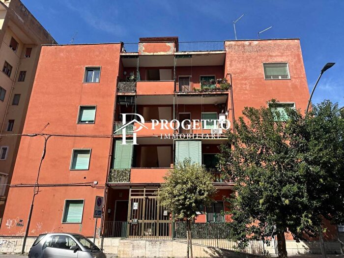 Appartamento trilocale in vendita in Via Cardinale Annibale da Ceccano, Centro Storico Corso Trieste, Caserta