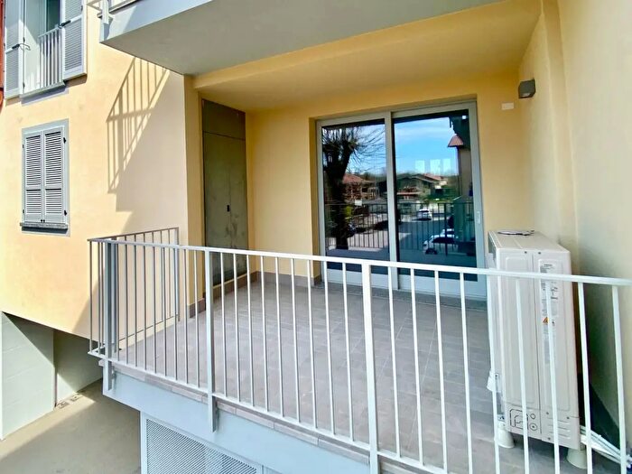 Appartamento trilocale in vendita in Via San Zenone, Mapello