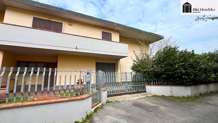 Casa con 7 locali in vendita in Santa Croce SullArno