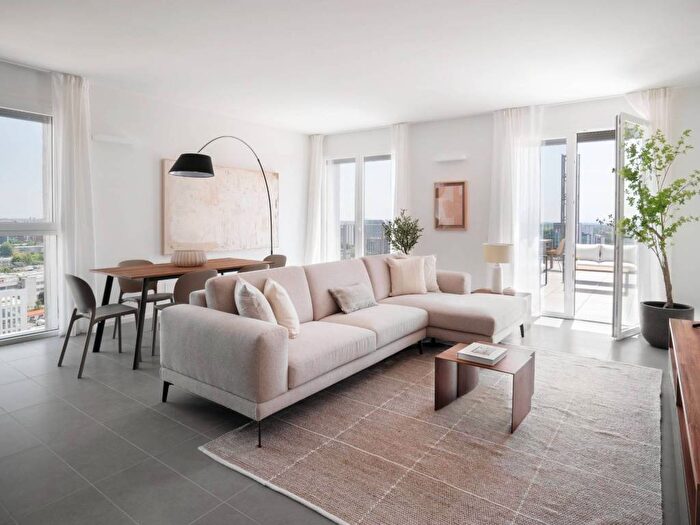 Appartamento quadrilocale in affitto in Via dei Calchi Taeggi, Bisceglie, Milano